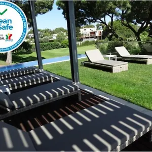 Com 3 Quartos E Piscina Holiday home
